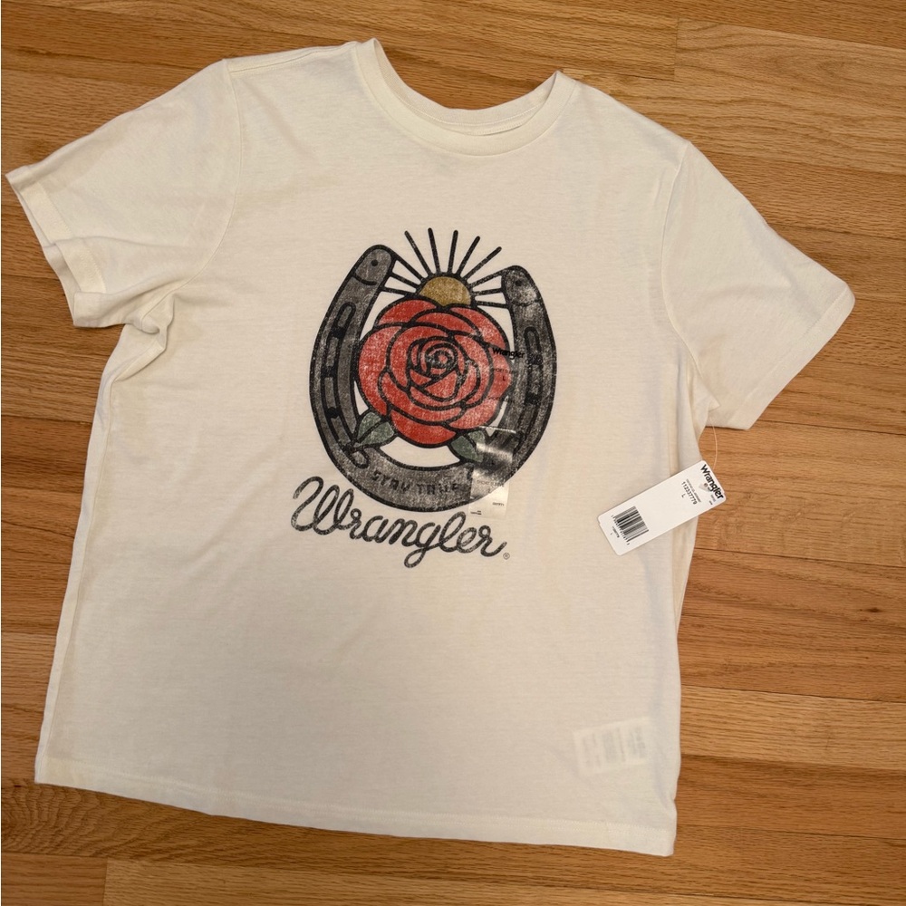 NWT Wrangler White Tee with Rose and Horseshoe Design